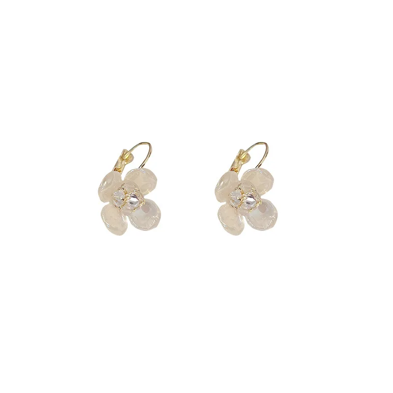 

Sweet Simple trendy white flower silver jewelry earring