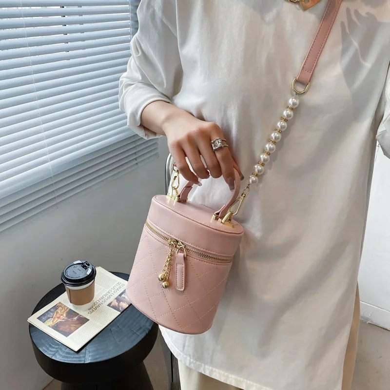 

2021 Pearl Designer Handbags Famous Brands Latest Purse Women Ladies Rivet PU Purses Handbag