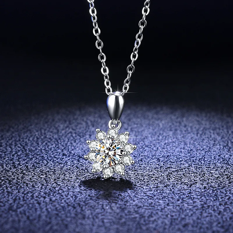 

Silver 925 Original Diamond Test Past Excellent Cut 0.5-1 Carat D Color Moissanite White Gemstone Snowflake Pendant Necklace