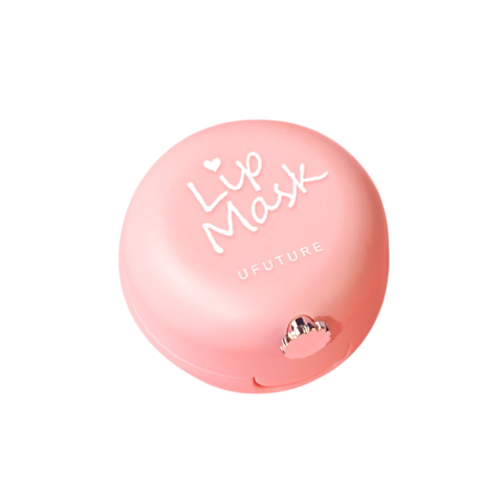 

cute girls moisturizing lip mask