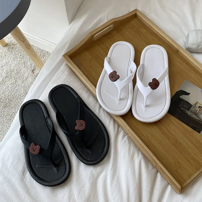 

New design ladies flip flops slippers women cute bear flip flops flat slippers for women, White / black