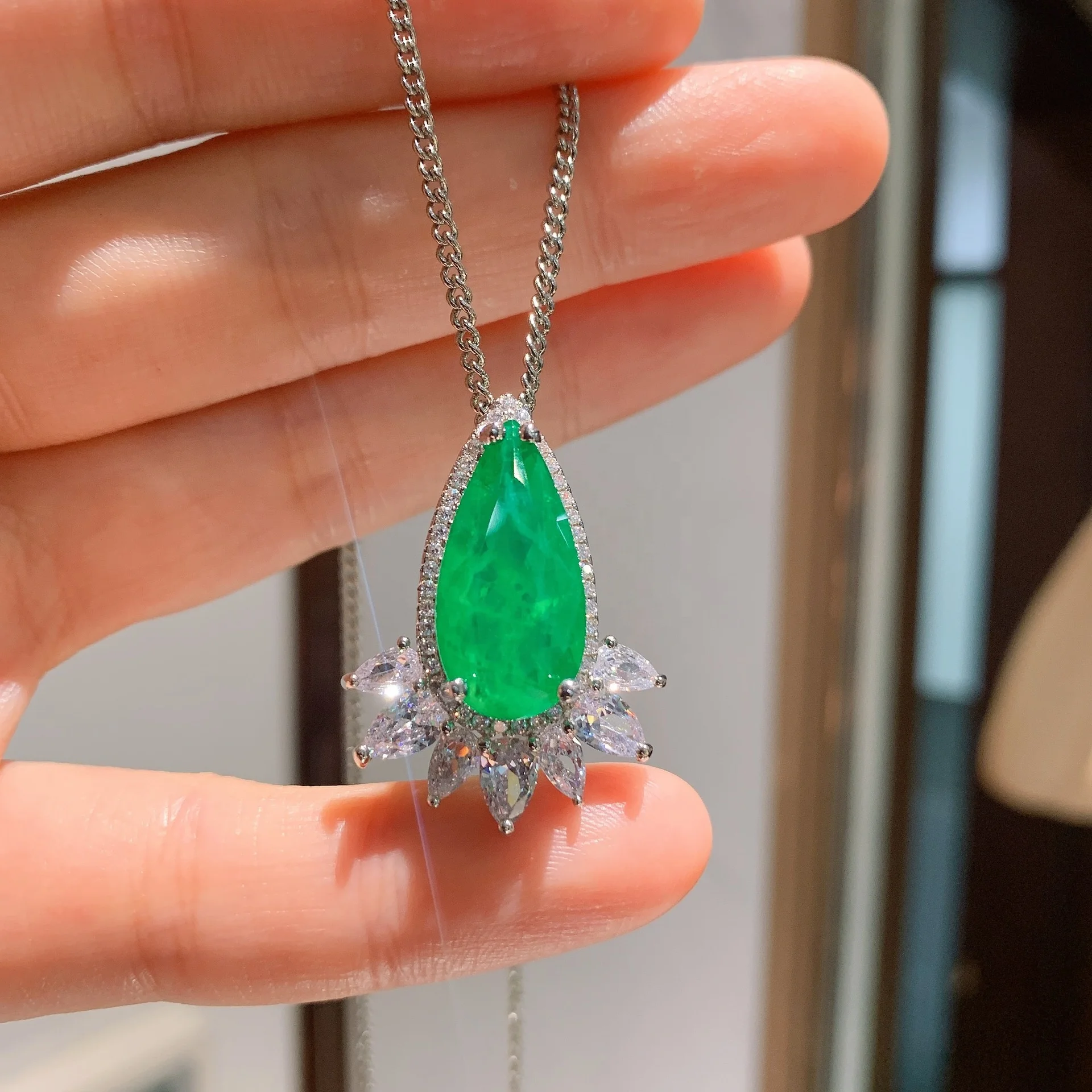

Luxury Cut Emerald Gemstone Earrings/Pendant/Necklace Wedding Jewelry Sets Wholesale, Customized color