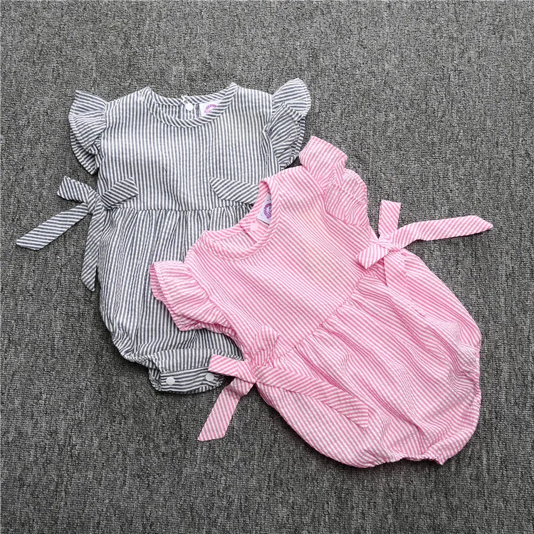 

The new baby jumpsuit with baby stripes and sleeveless baby bows, Picture