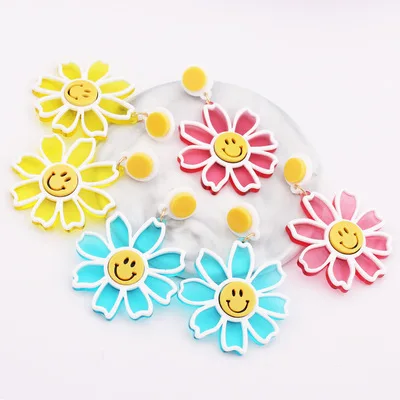 

2021 New Arrivals Designer Hot Selling Simple Acrylic Sun Flower Smiling Face Lovely Exaggerated Fashion Earrings Wholesale