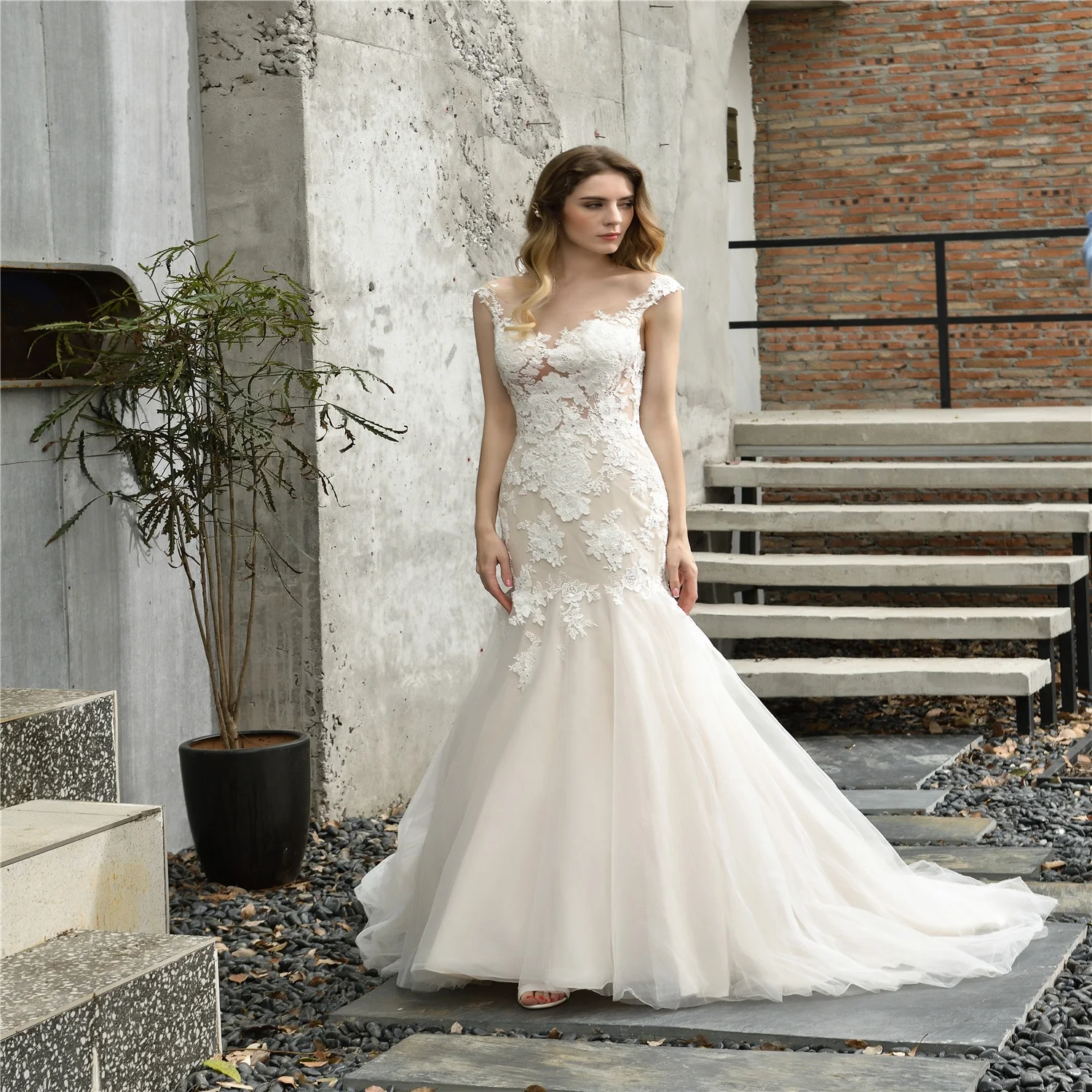 

Wholesale cheap wedding designer dress Column wedding gown lace women new Backless bride dress sexy bridal wedding dress