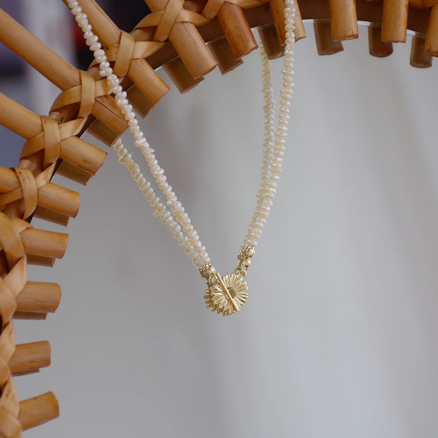 

INS Popular Design 14k Gold Plated Fresh Water Pearl Beaded Necklace Irregular Natural Pearl Daisy Flower Necklace