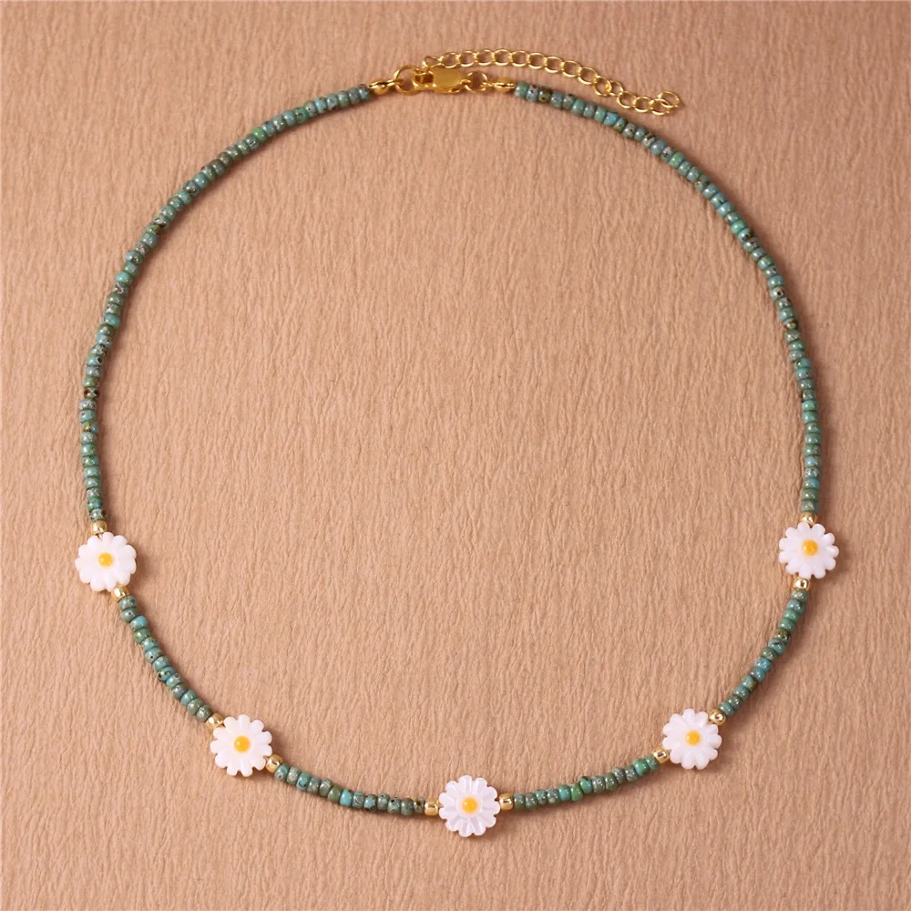 Exquisite Engraved Shell Daisy Flower Seed Beads Choker Necklace Women Boho Simple Short Necklace Collar Jewelry Dropshipping