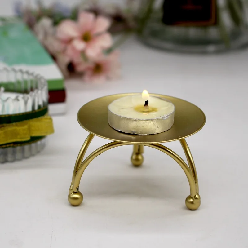 

Geometric Round Iron Candlestick Table Top Decoration Ornaments Three Dimensional Metal Ornaments, As photo