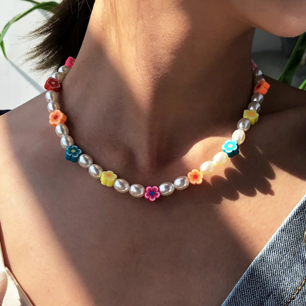 

Woying Trendy Colorful Resin Flower Pearl Women's Necklaces Simple Contract Color Bloom Link Necklace, As picture