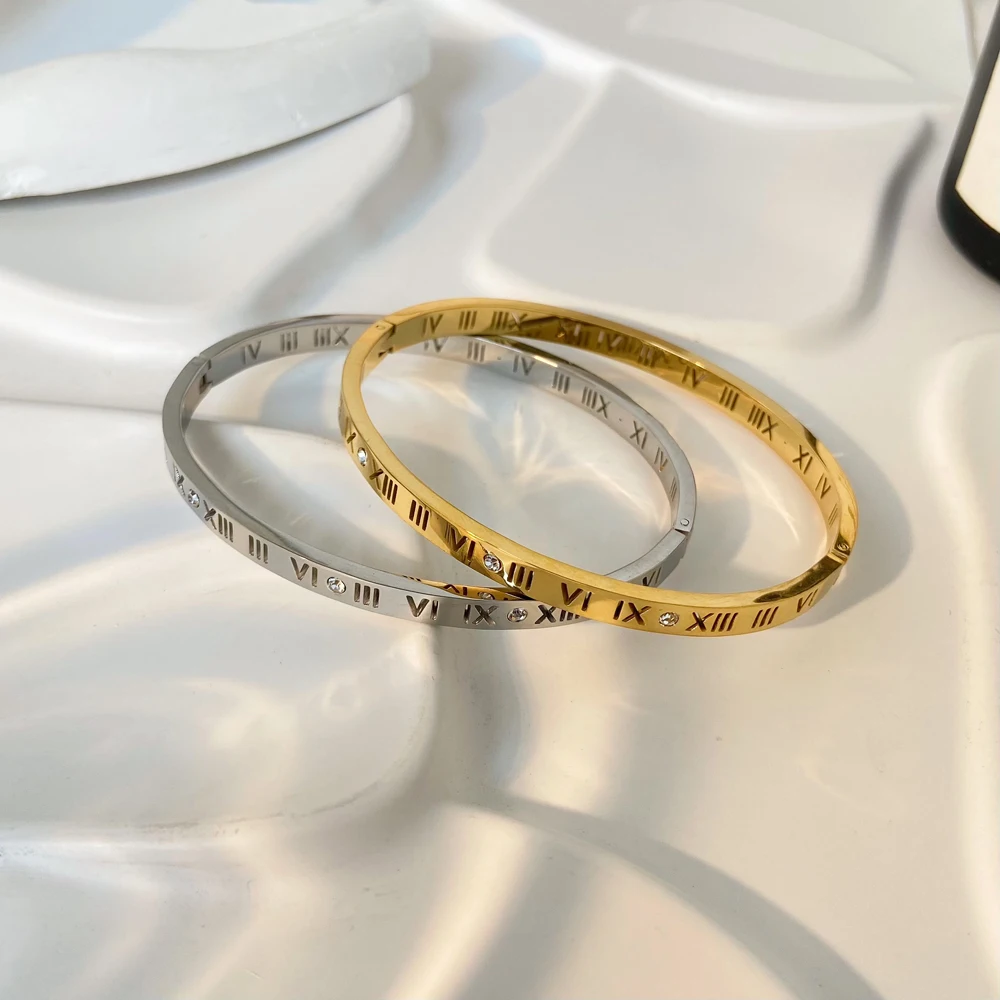 

Simple Zircon Roman Numeral Hollow Women's Round Thin Bangle Bracelet 18K Gold-plated Stainless Steel Waterproof Bracelet