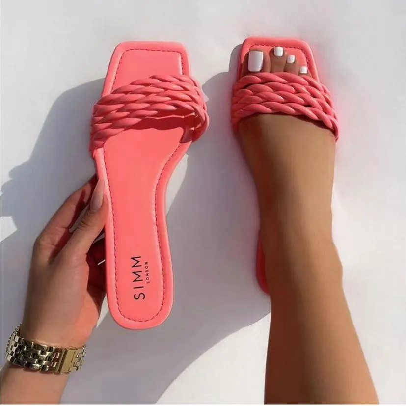 

2021 Wholesale New Arrivals Summer Designer Sandals for Women and Ladies Fashion Luxury PU Leather Beach Shoes Flat Sandals, 4 colors