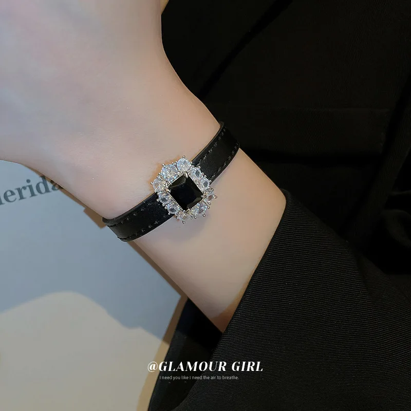 

Pulsera De Cuero Para Mujer Zirconia Leather Snap Watch Bracelet Temperament Diamond Black Leather Bracelet