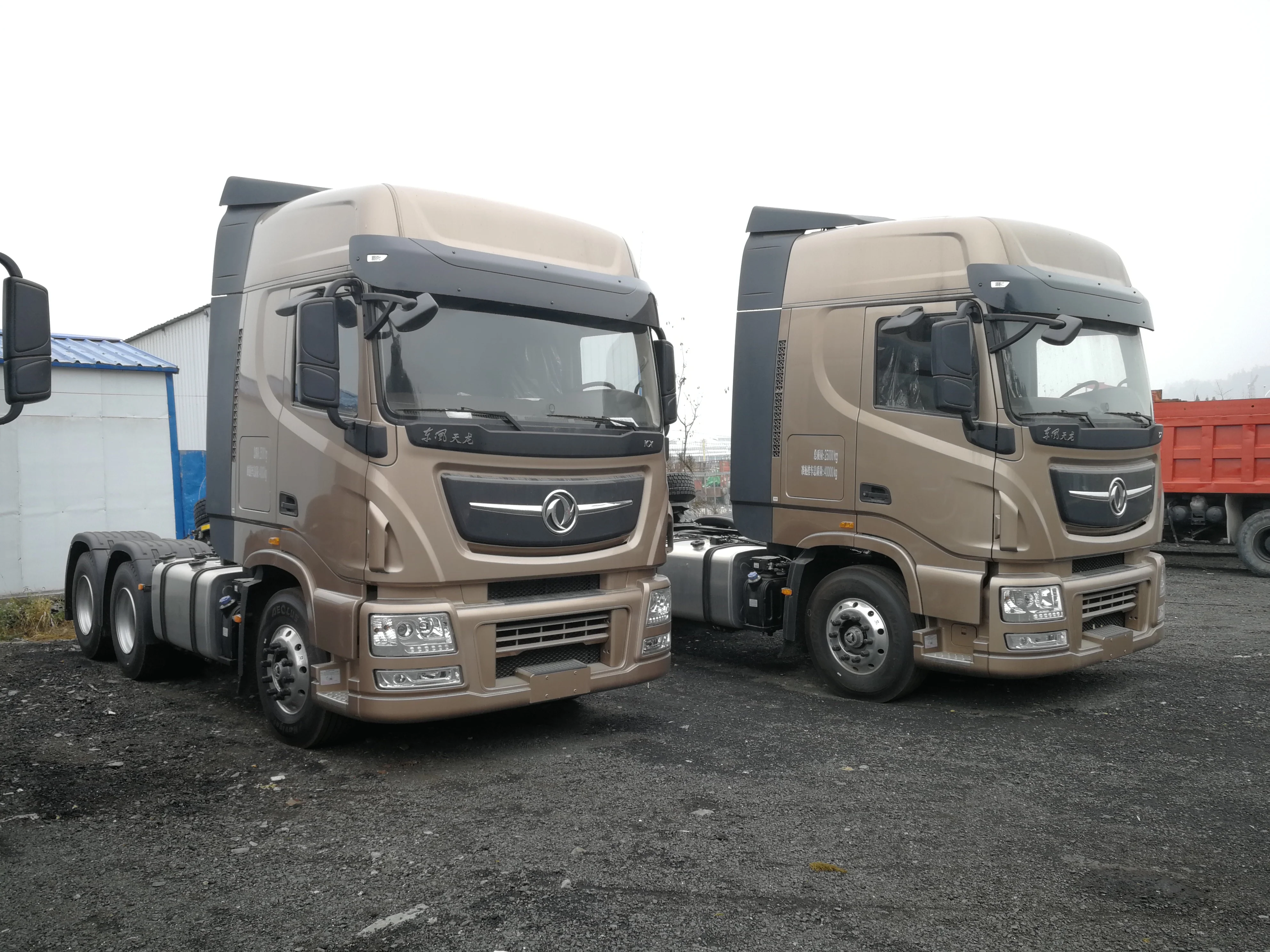 东风6x4 560hp发动机挂车卡车牵引车待售