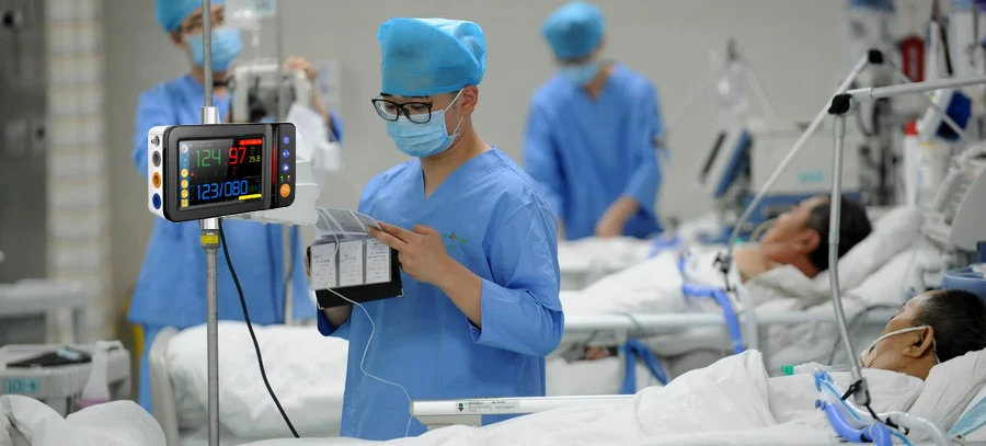Portable handheld patient monitor