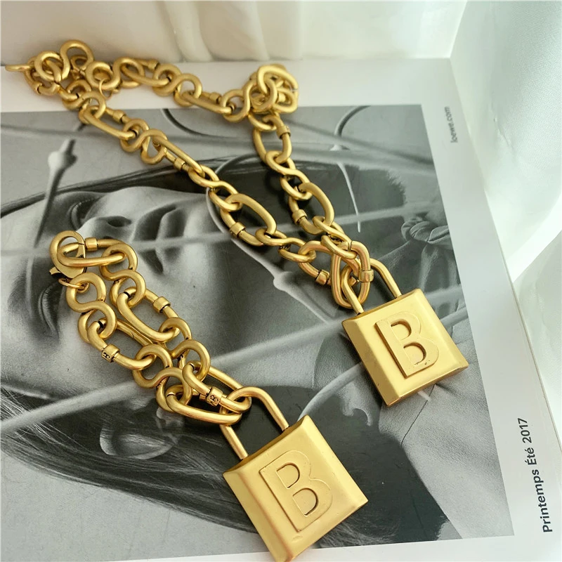 

Vintage Chunky Metal Thick Chain Necklace Geometric Letter B Lock Pendant Necklace Fashion Women Punk Jewelry Accessories