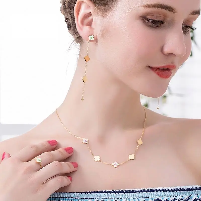 

Unique Design Flower Shaped 18K Gold Plated Jewelry Stainless Steel Necklace