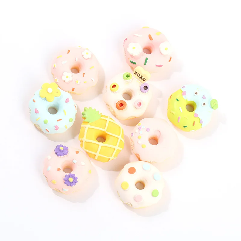 

yiwu wintop fashion accessories hot sale flower pattern round donut resin charms for keychain phone case