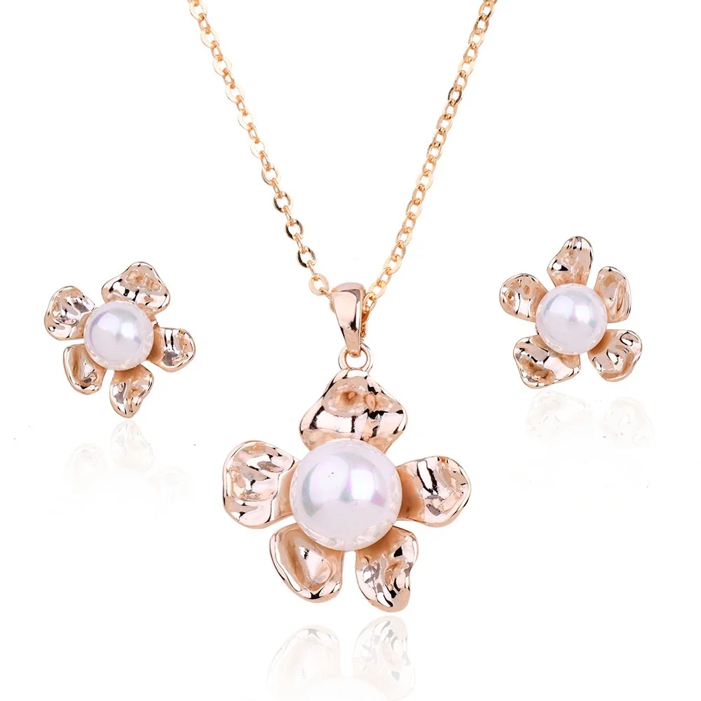 

Luxury Gold Plated Copper Flower Pearl Necklace and Earring Jewelry Set Women Girls