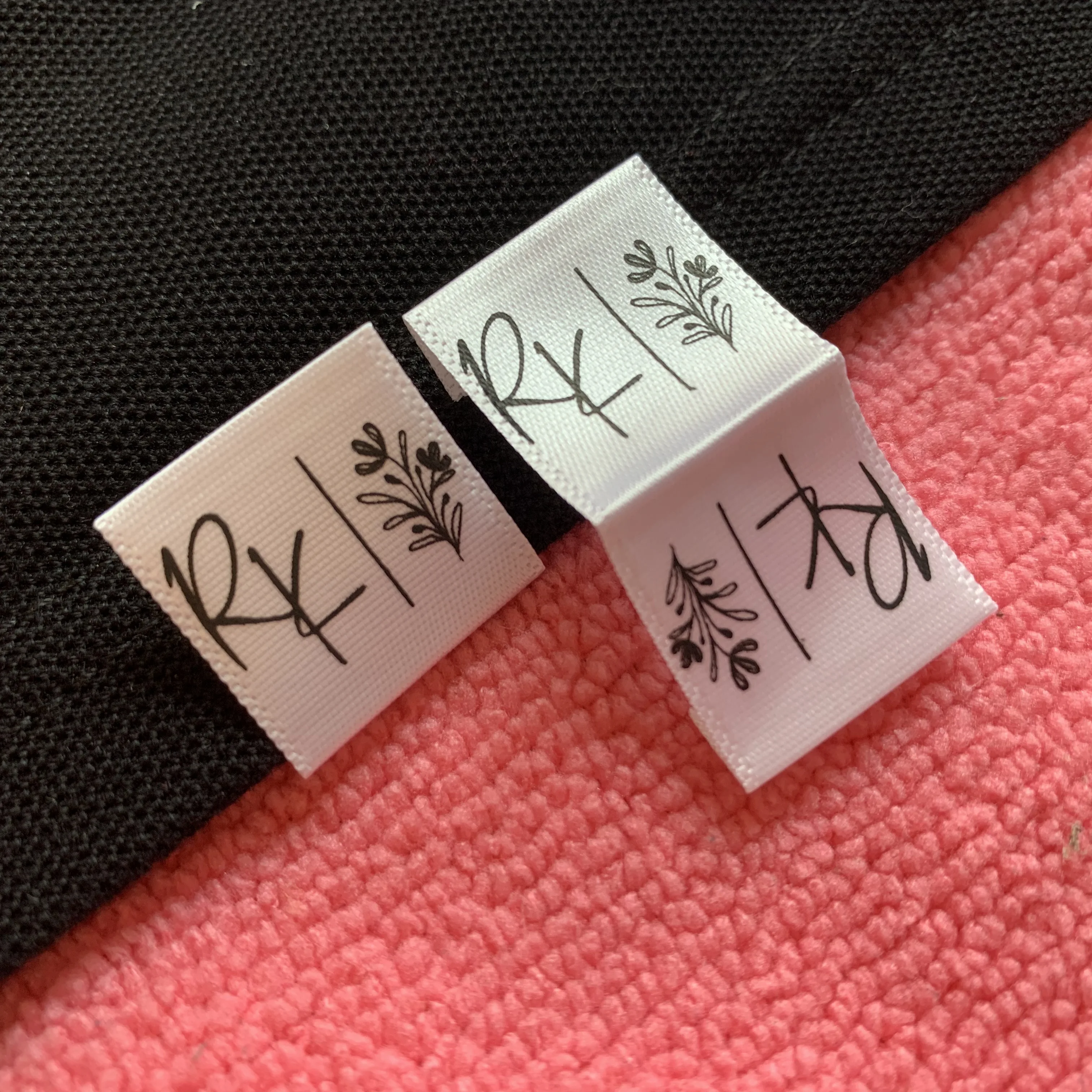 Silk Printing Book Cover Fold Satin Hem Labelglossy Surface Printing Hem Tag for Pocket