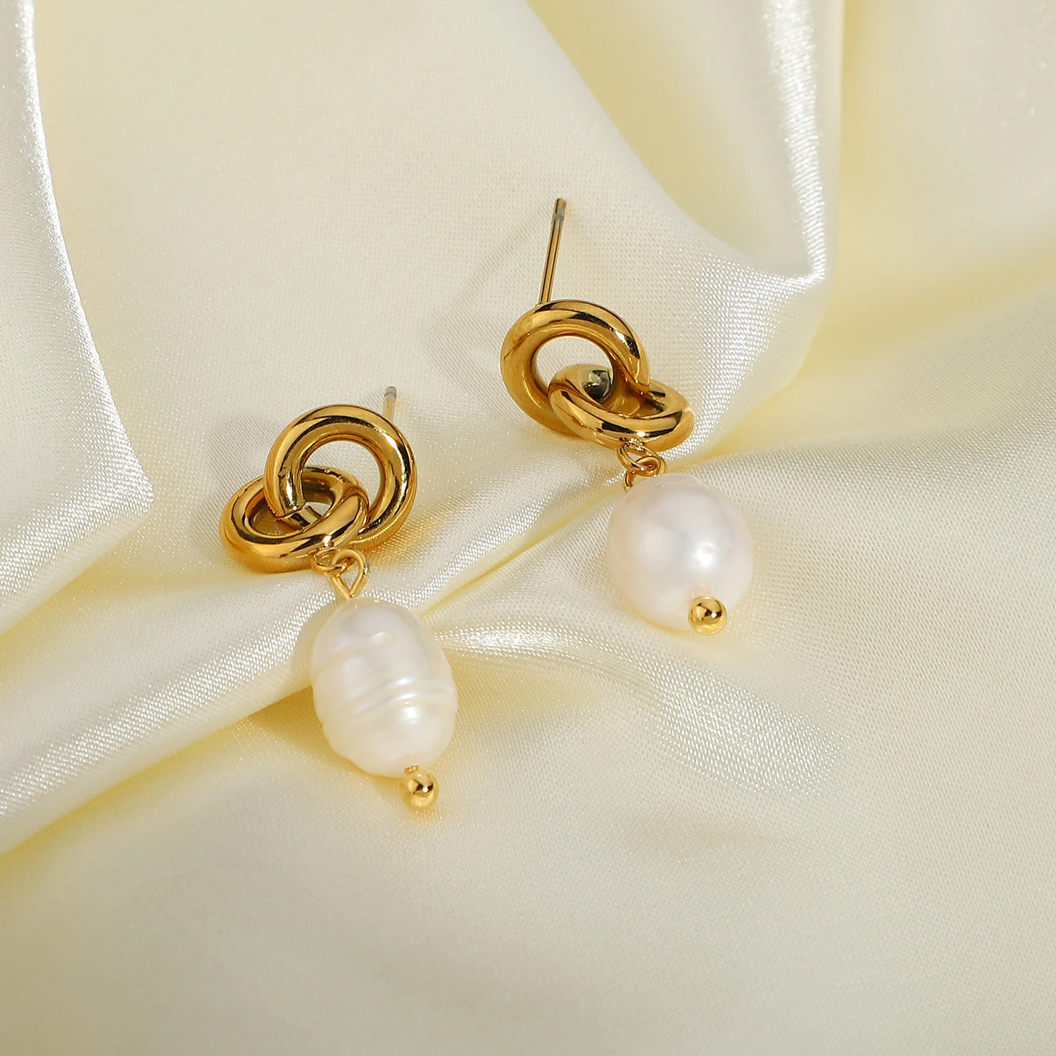 

Factory spot stainless steel small gold hoop with freshwater baroque pearl