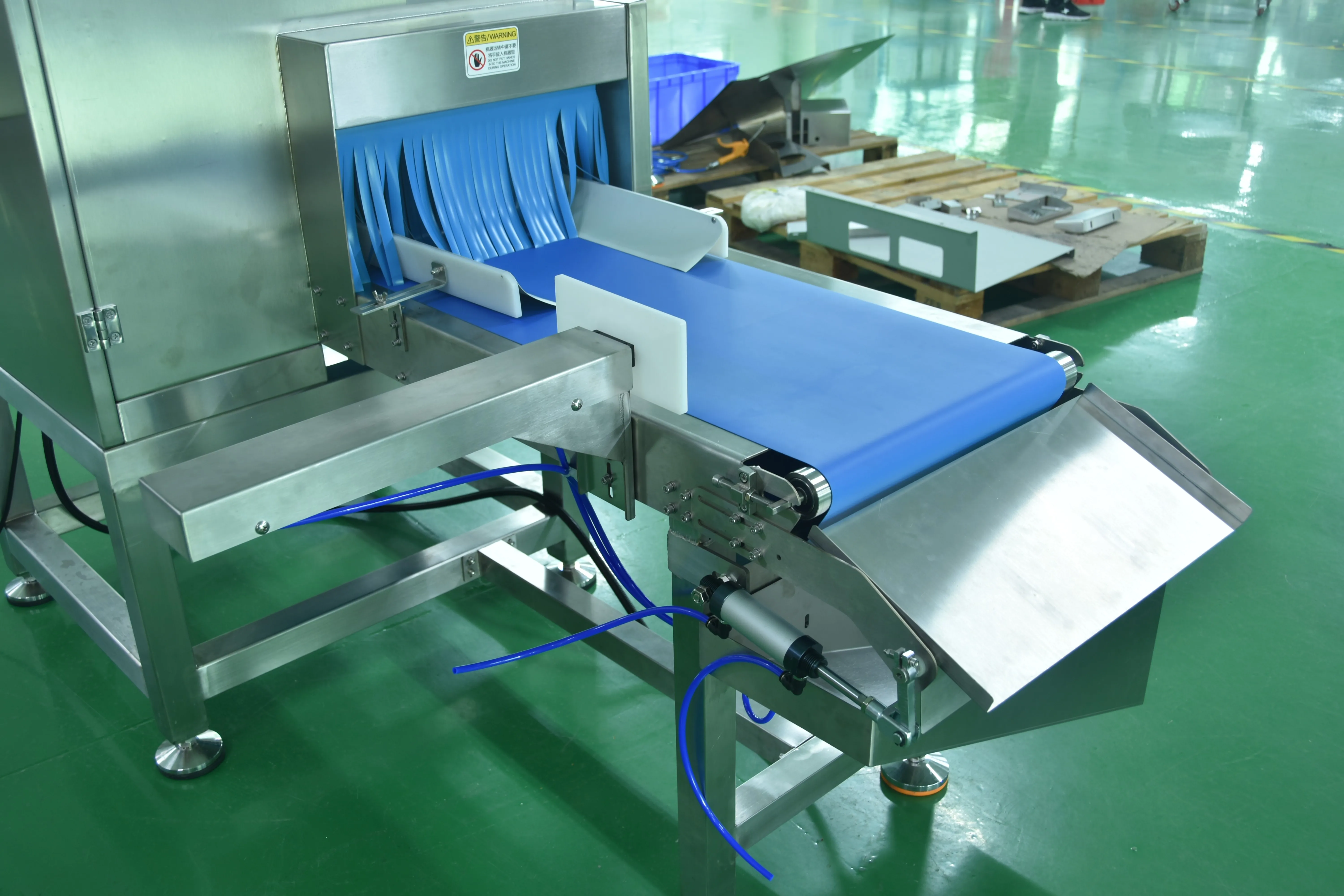 Dual pneumatic pusher rejection stations