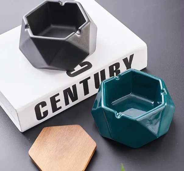 ashtray with lid 3.JPG