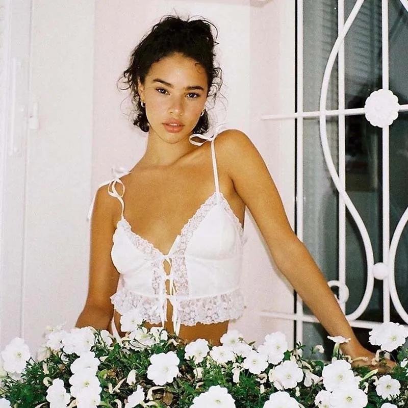 

shein Hollow lace stitching on the chest with a sling vest