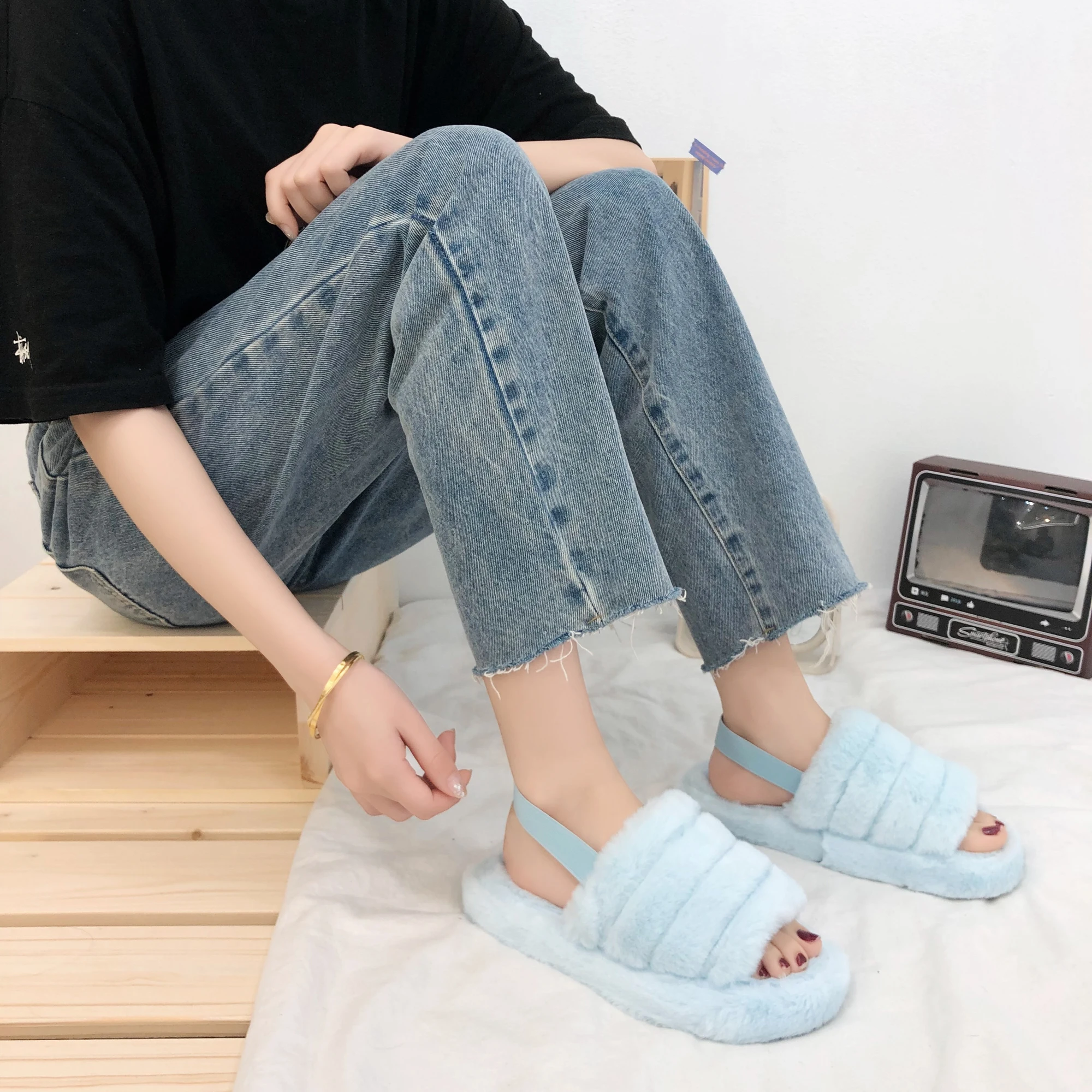 

Wholesale Winter Fur Sandals Women Lady fashion Design House Shoes Fluffy Indoor Plush Faux Fur Slippers, As picture