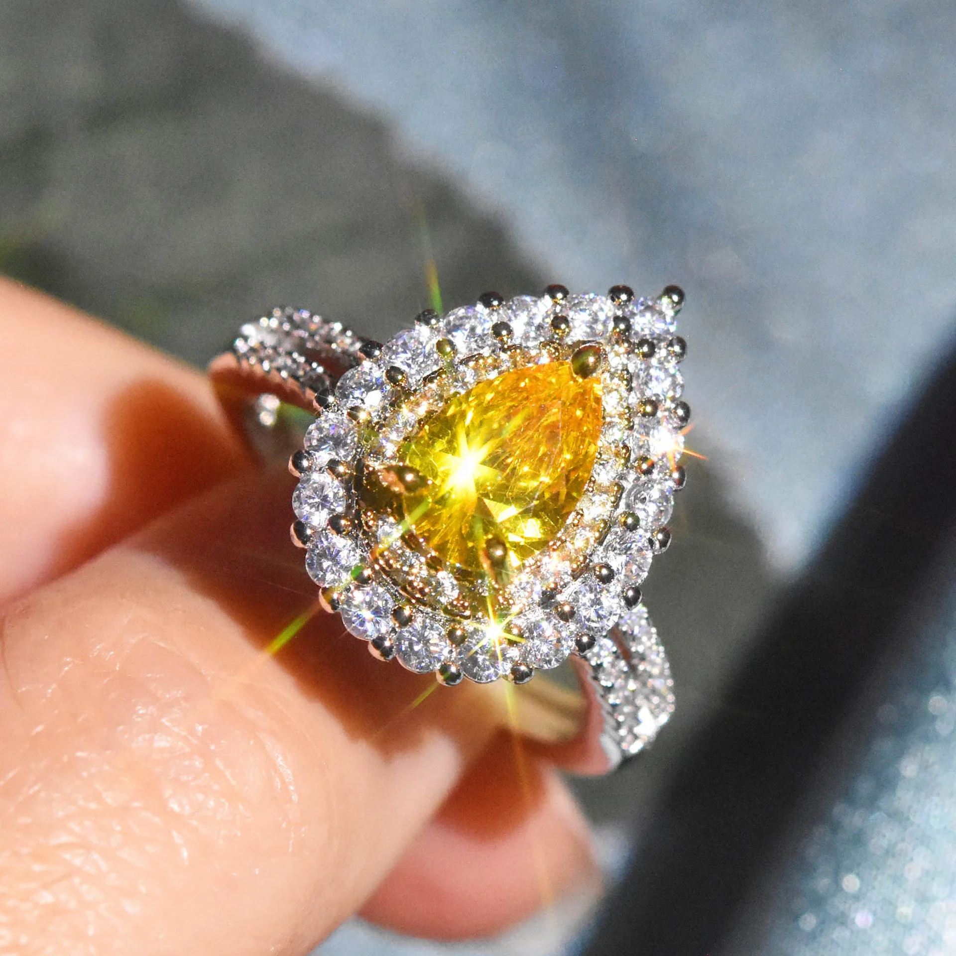 

Exquisite Water Drop Cubic Zircon Stone Ring Charm Dainty Wedding Bride Silver Color Yellow Crystal Rings for Women, Customized color