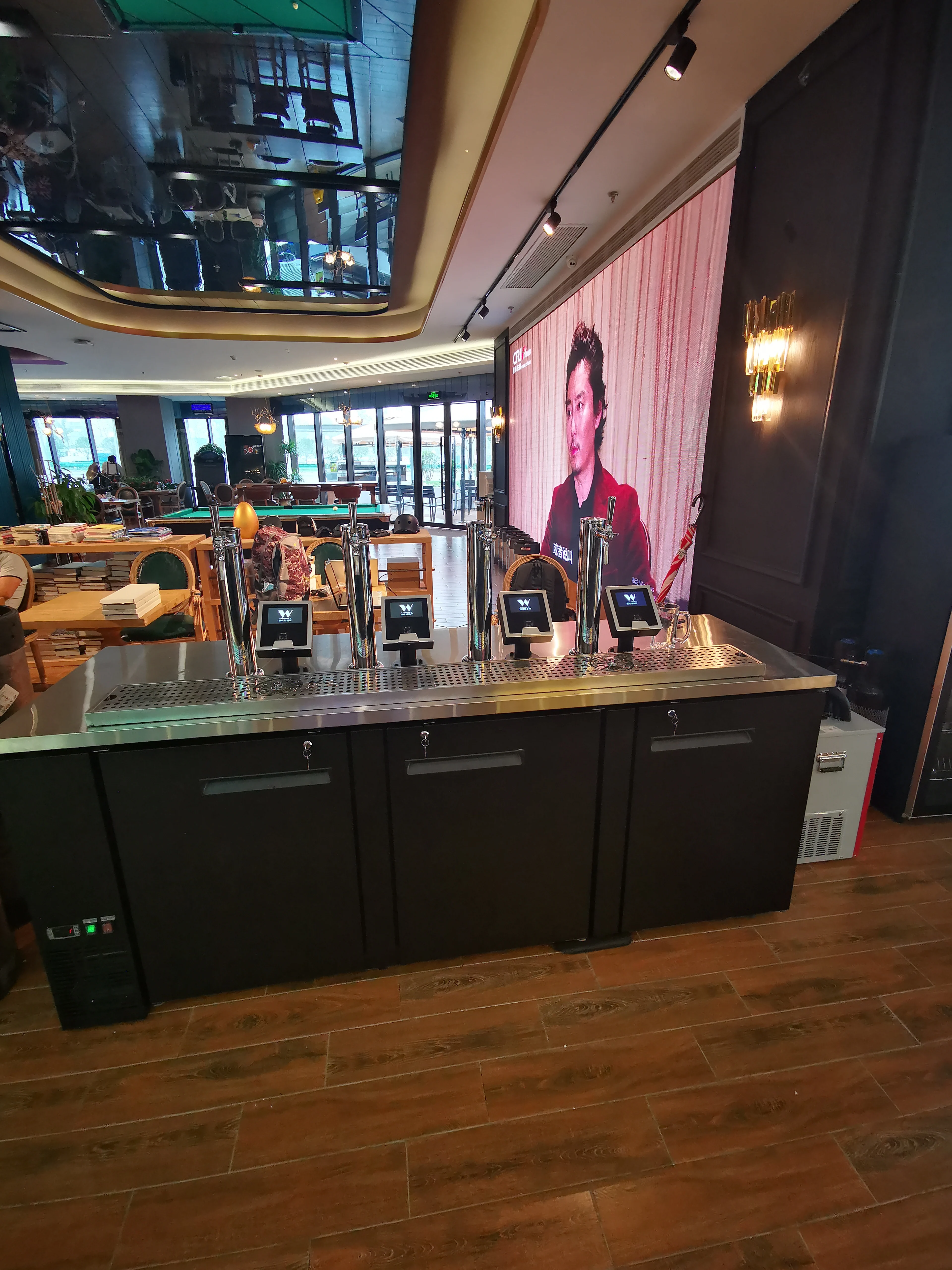 
Self-serve beer tap mobile beer counter kegerator self serve beer cooler 