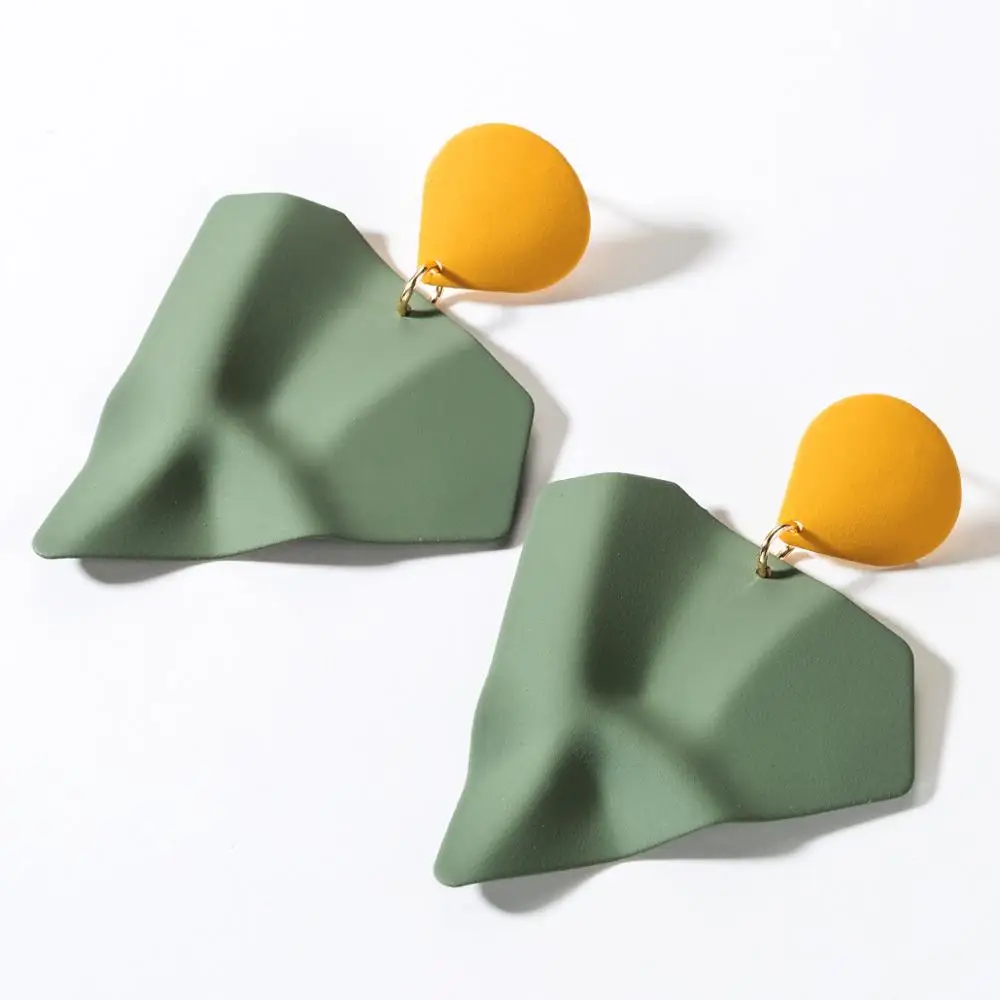

European Chic Girls Irregular Geometric Earrings Double Color Spray Paint Irregular Triangle Shape Pendant Earrings, Picture