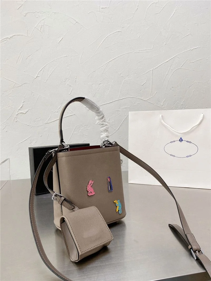 

Bucket Bag Metal Cartoon Seal Child Mother Handbags Cowhide Fashion Handbag Open Style Shoulder Bags
