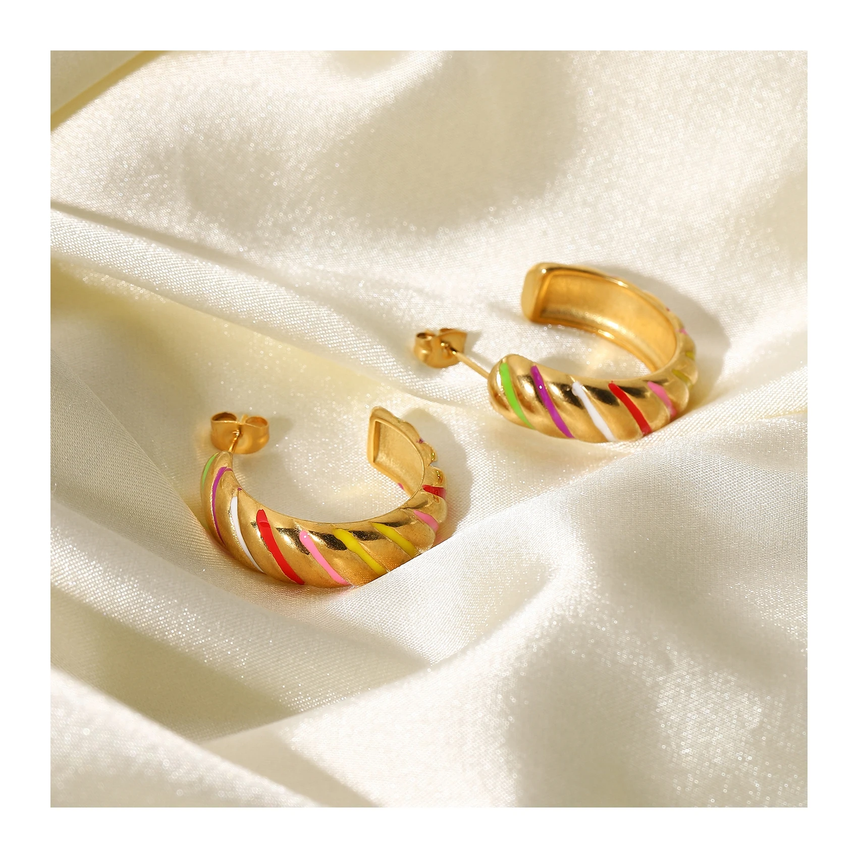 

Sell well allergy free color dripping diagonal bread pattern bamboo earrings stainless steel croissant hoop earrings, As the picture shows
