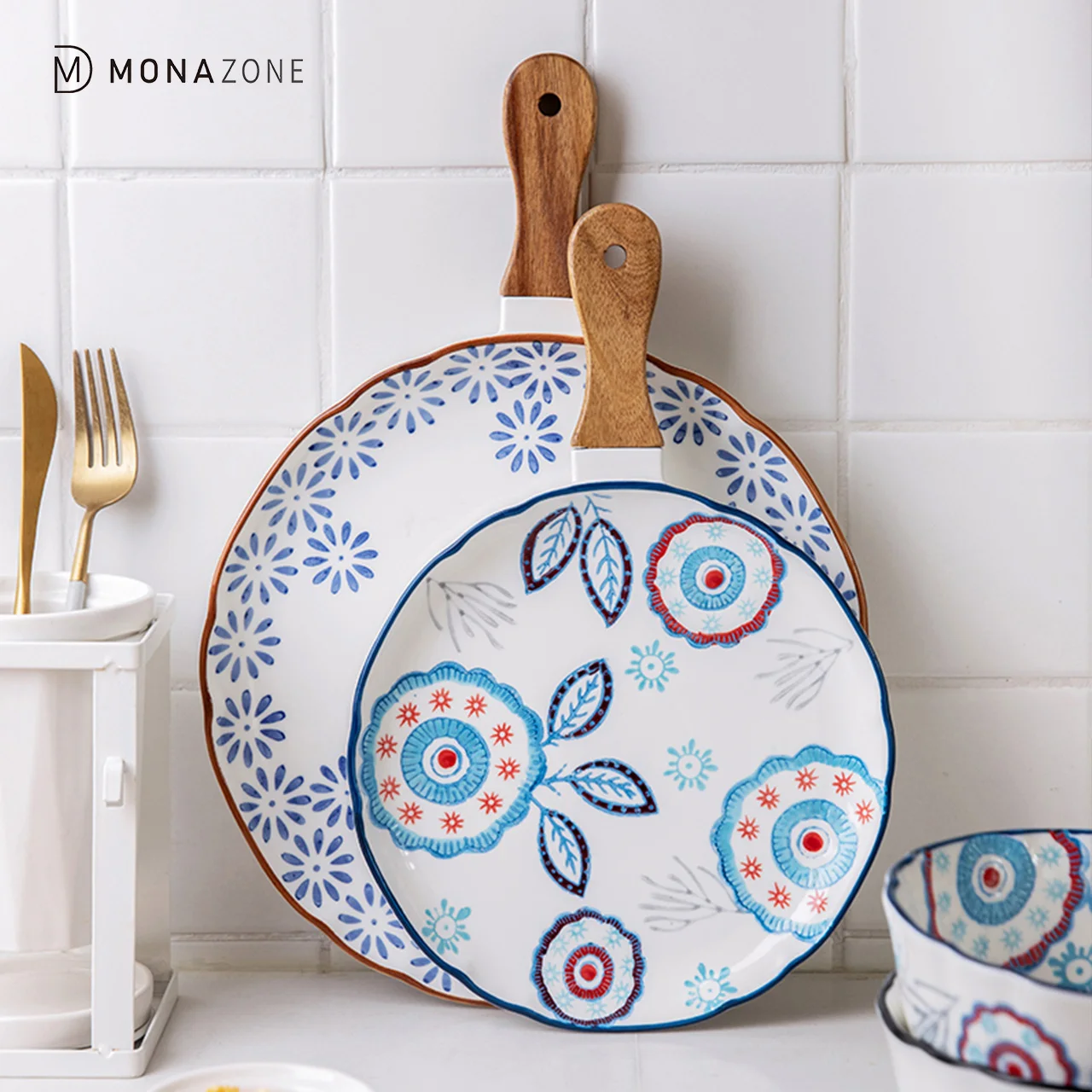 

MONAZONE Ceramic Steak Pizza Plate Flower Japanese Dinner Plate With Wooden Handle