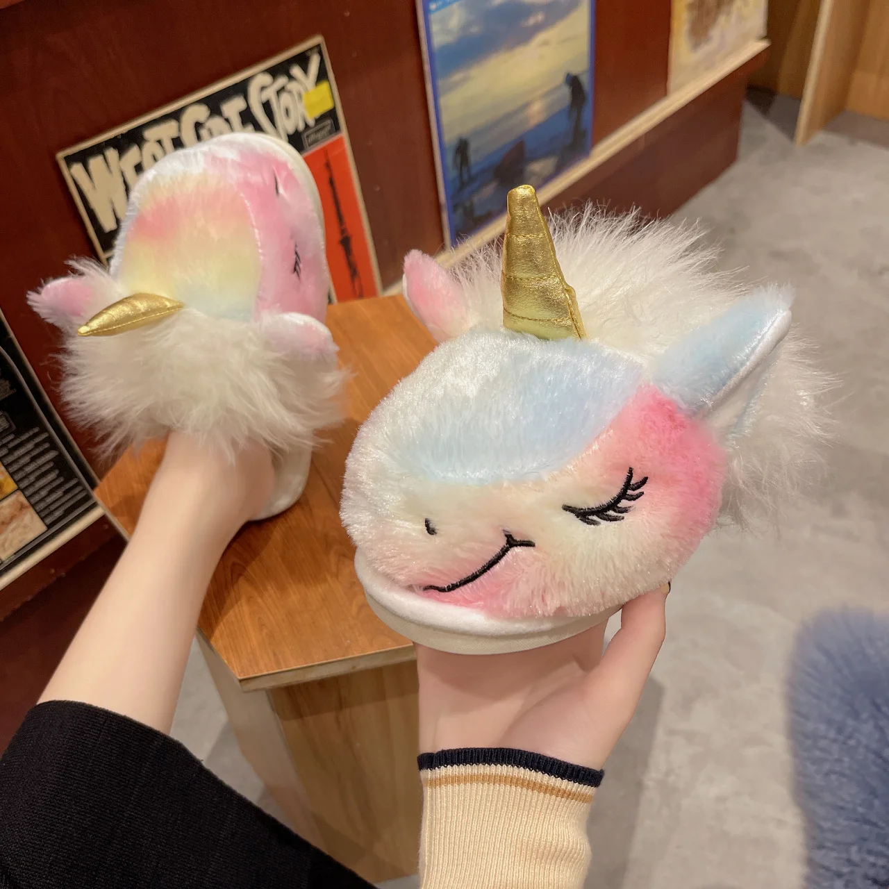 

Wholesale new autumn and winter Unicorn plush cotton slippers women's home indoor warm Baotou floor plush slippers women