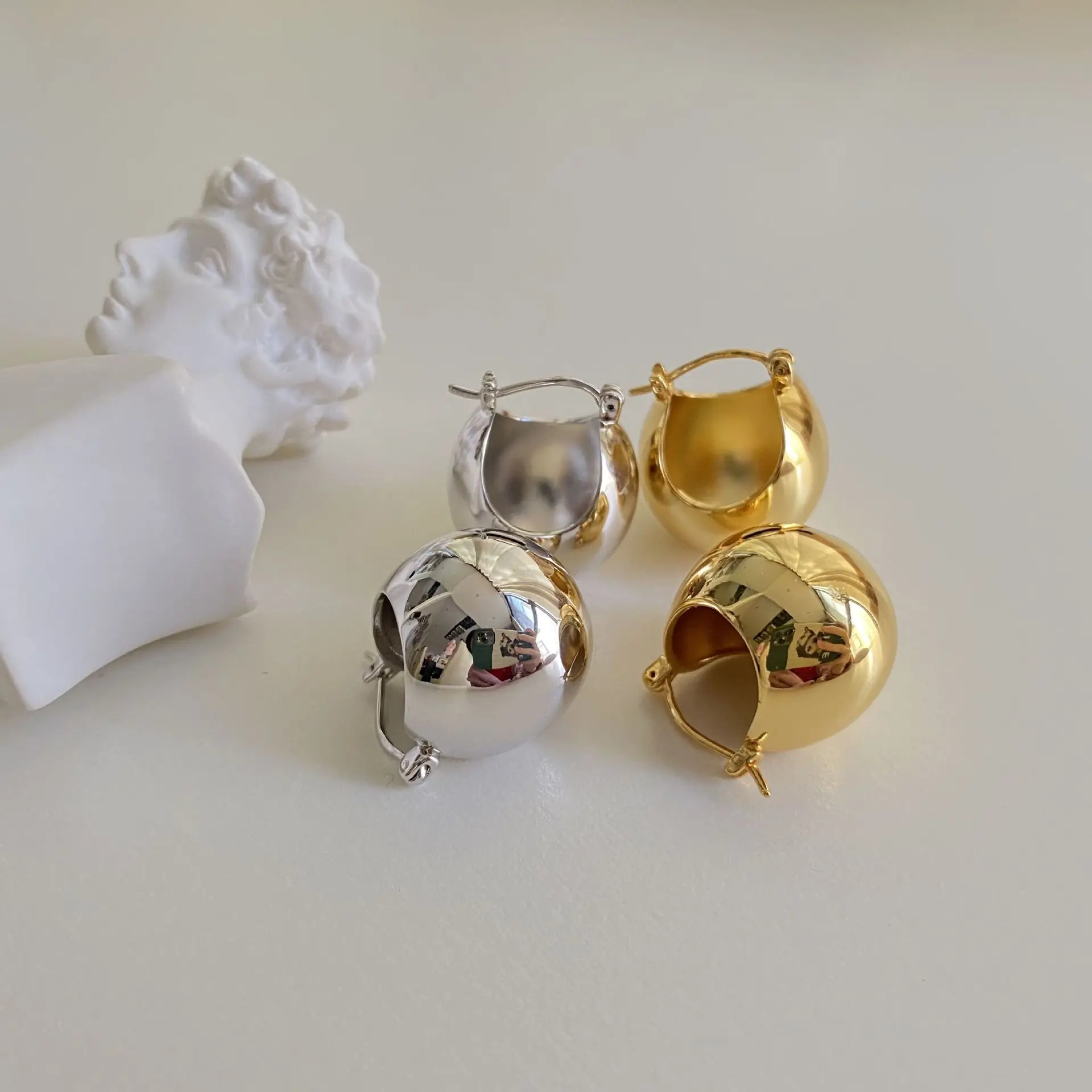 

fashion trendy metal stud earings for wom 2021