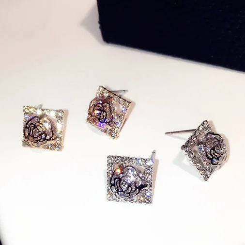 

Luxury Exquisite Crystal Earrings Fashion Twinkle Zircon Stud Earring Jewelry Women, Picture shows