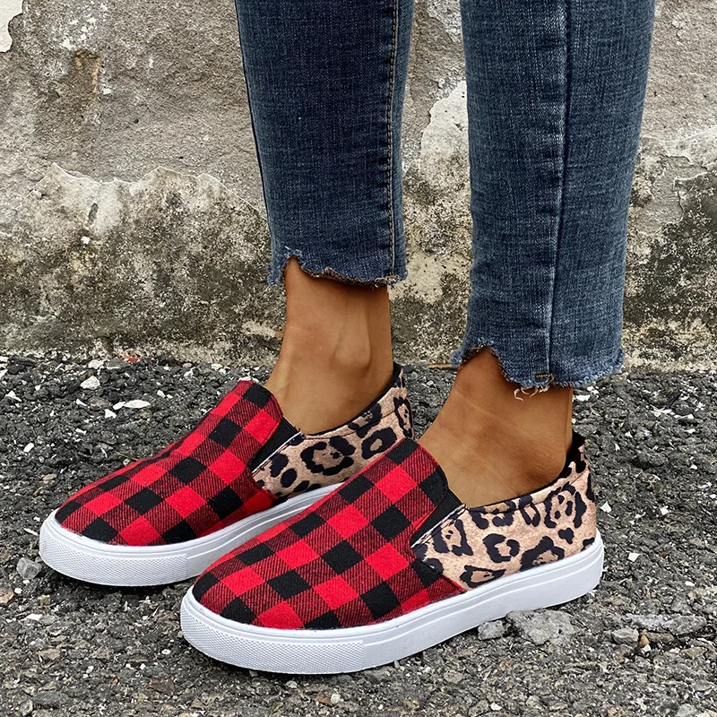 

2021 Wholesale Large Size Women Casual Buffalo Plaid Canvas Shoes Slip on Ladies Leopard Patchwork Flat Sneakers