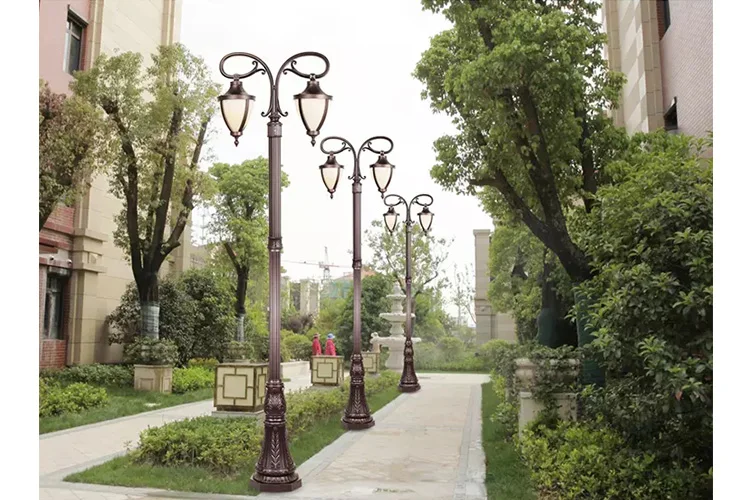 High quality outdoor decorative antique cast iron aluminum single head double arms Triple arms street lamp post led garden pole