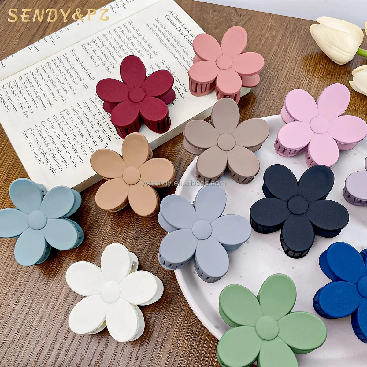 

New Arrivals Matte Solid Color 6CM Plastic Flower Hair Claw Clips High Quality Ponytail Clips For Women Girls Accessories