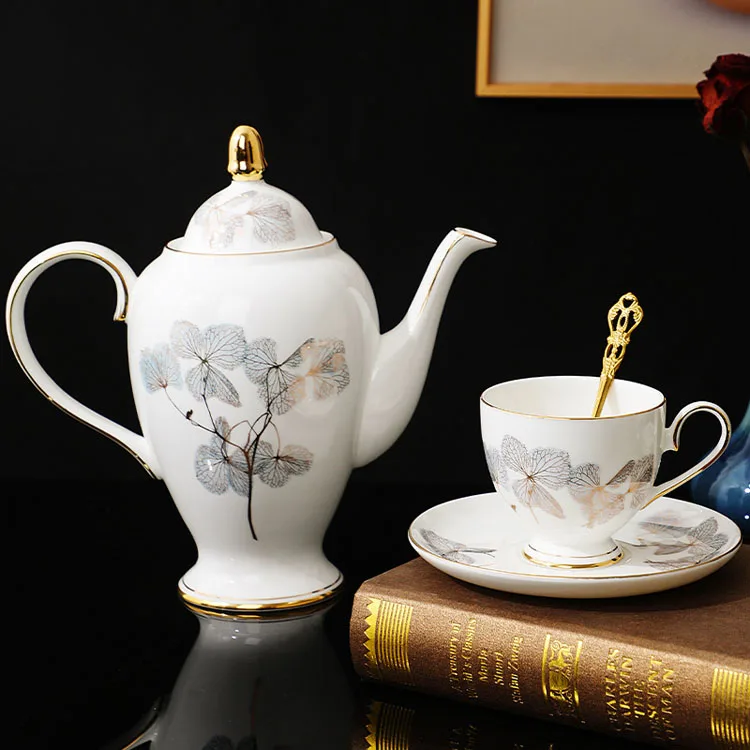 Western Living Room Luxury High-quality White Bone China Coffee Cup Saucer Set Floral Design Perfect Hand Drip Coffee Tea Set