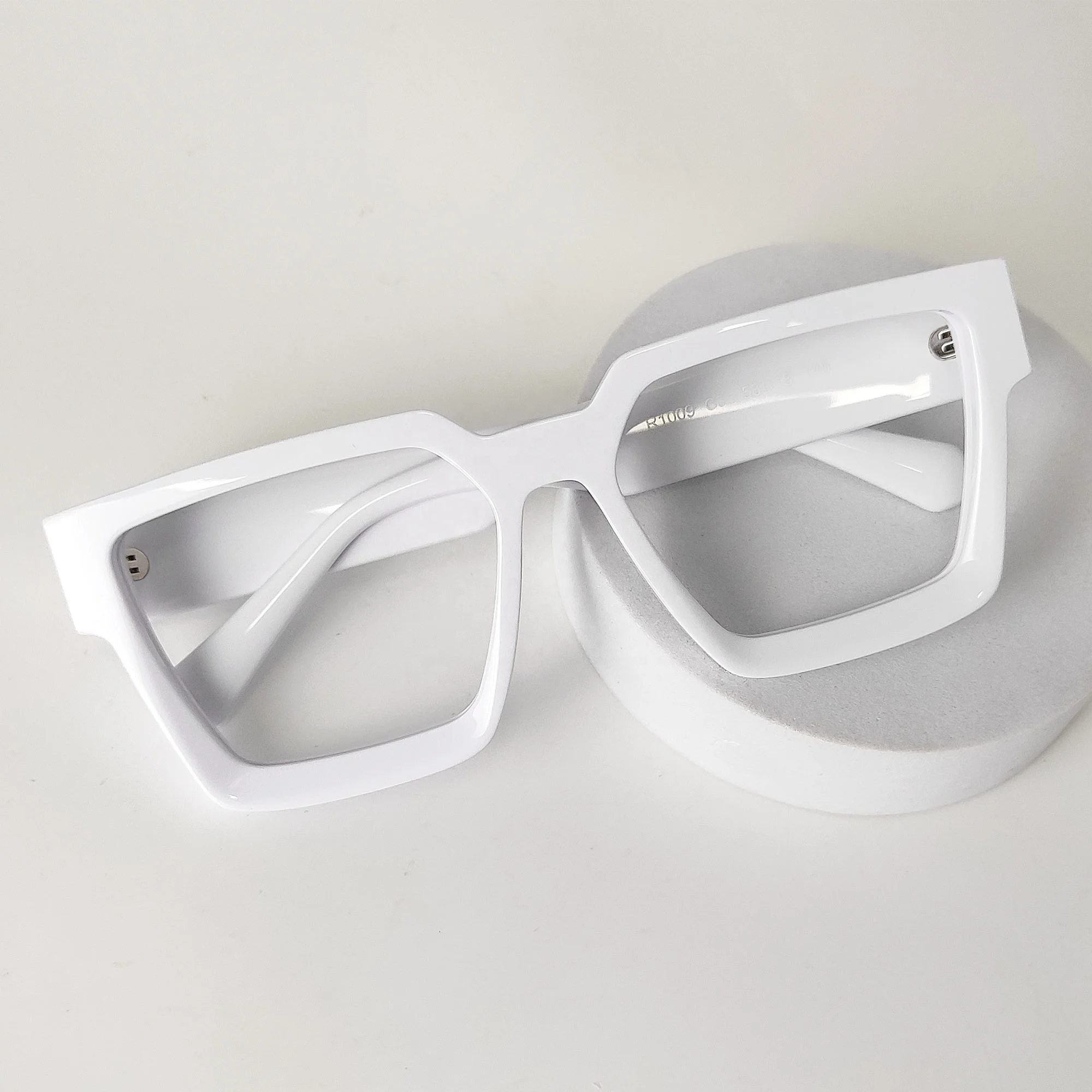 White Custom Fashion Retro Women Eyeglasses Oversized Square Optical Frame Acetate Material Solid Pattern Class