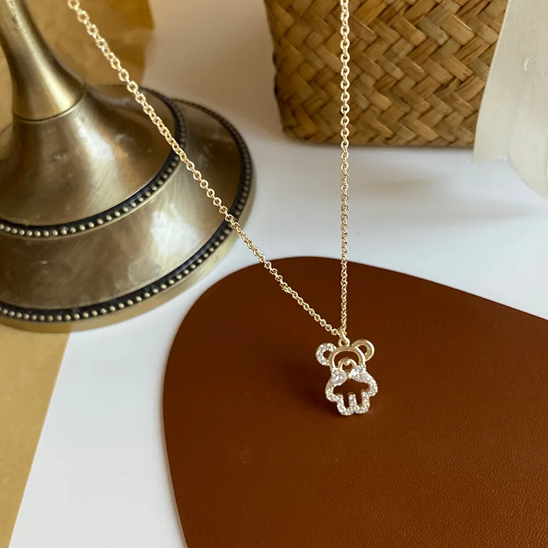 

OUYE Popular Korea Fashion Diamond Bear pendant New Necklace All-match Cute and Fun Girls Alloy Bear Necklace jewelry wholesale, Color