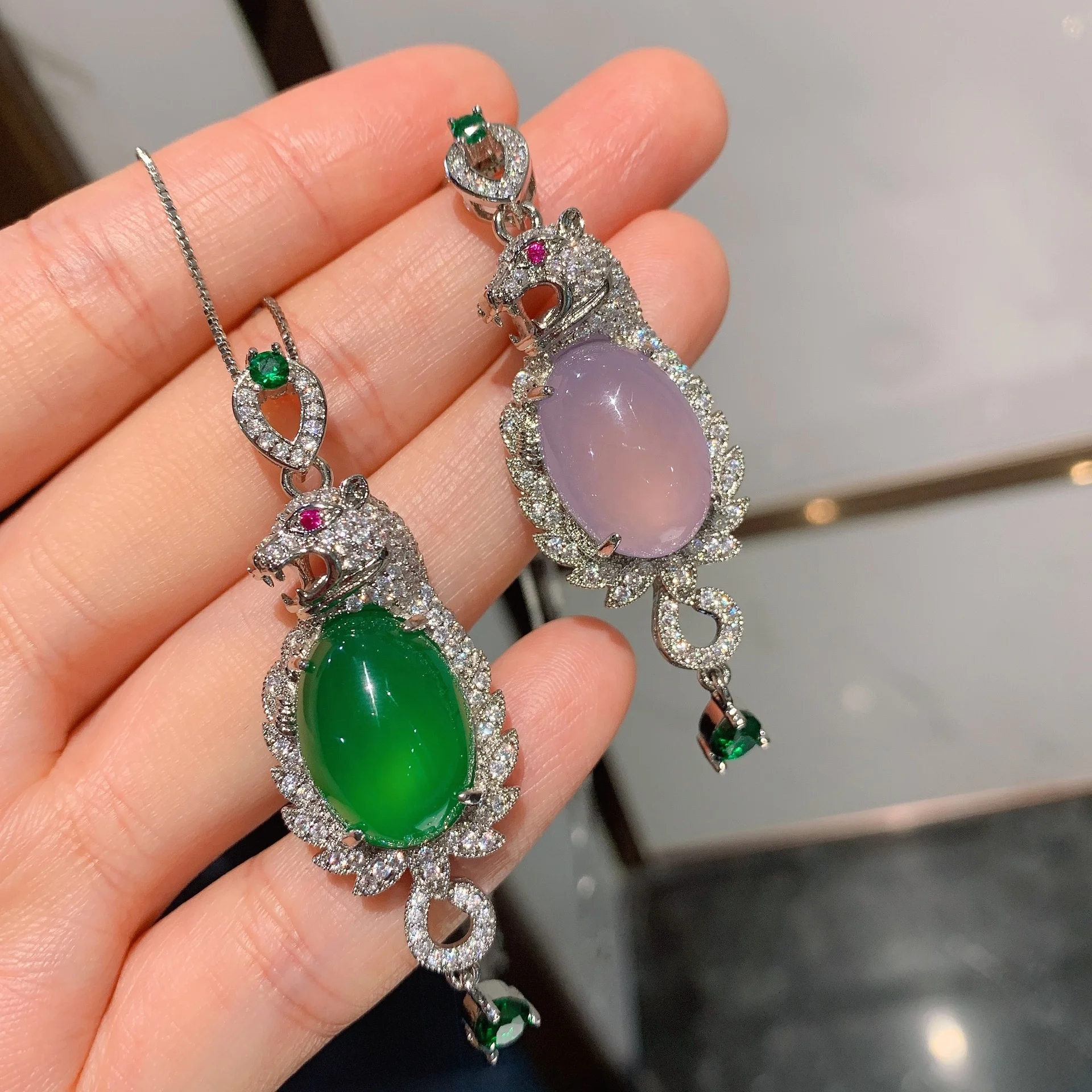 

Fashion Jewelry Inlaid Green Agate Silver Plated Tassel Necklace For Woman Feature Luxury Charm Gift, Customized color