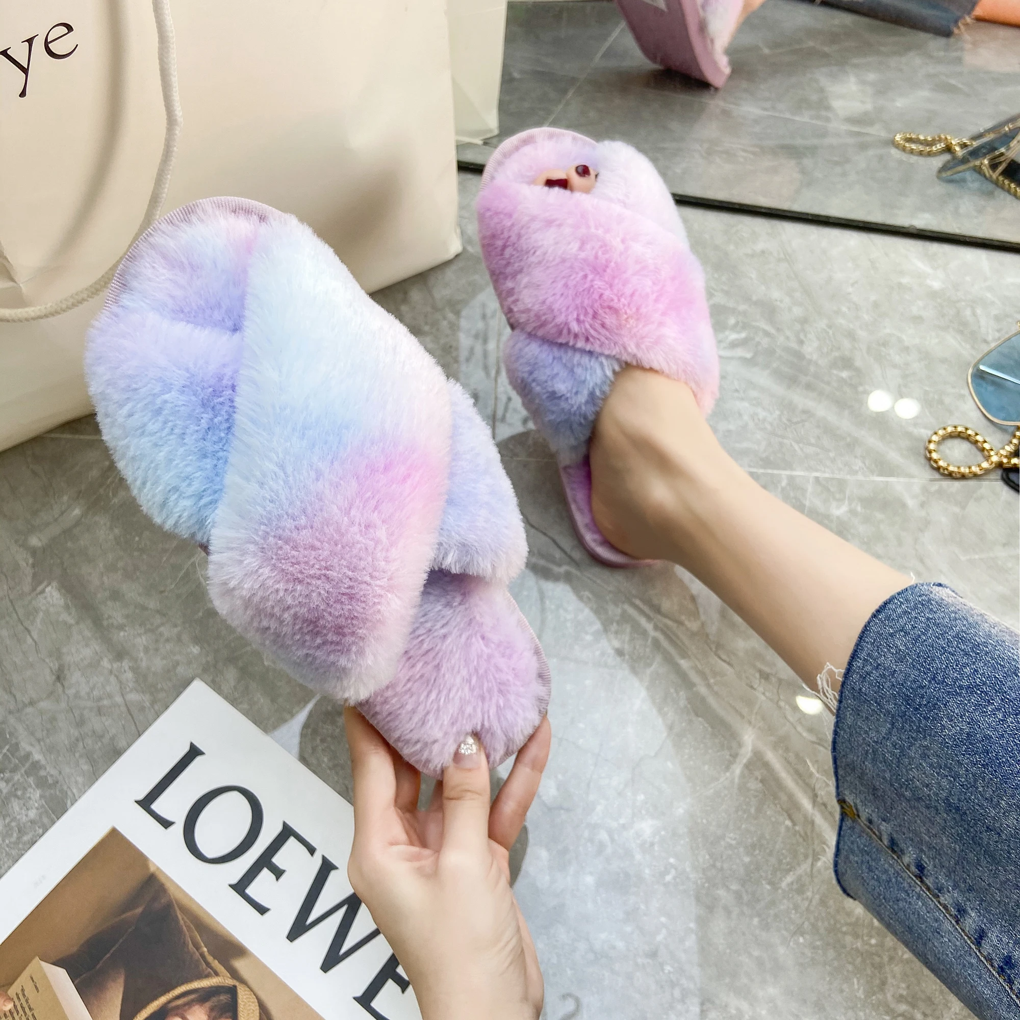 

Wholesale faux fur slide Fashion Warm Fluffy Furry Autumn Spring Sheepskin Fur Slides Slippers for Women, Picture shows