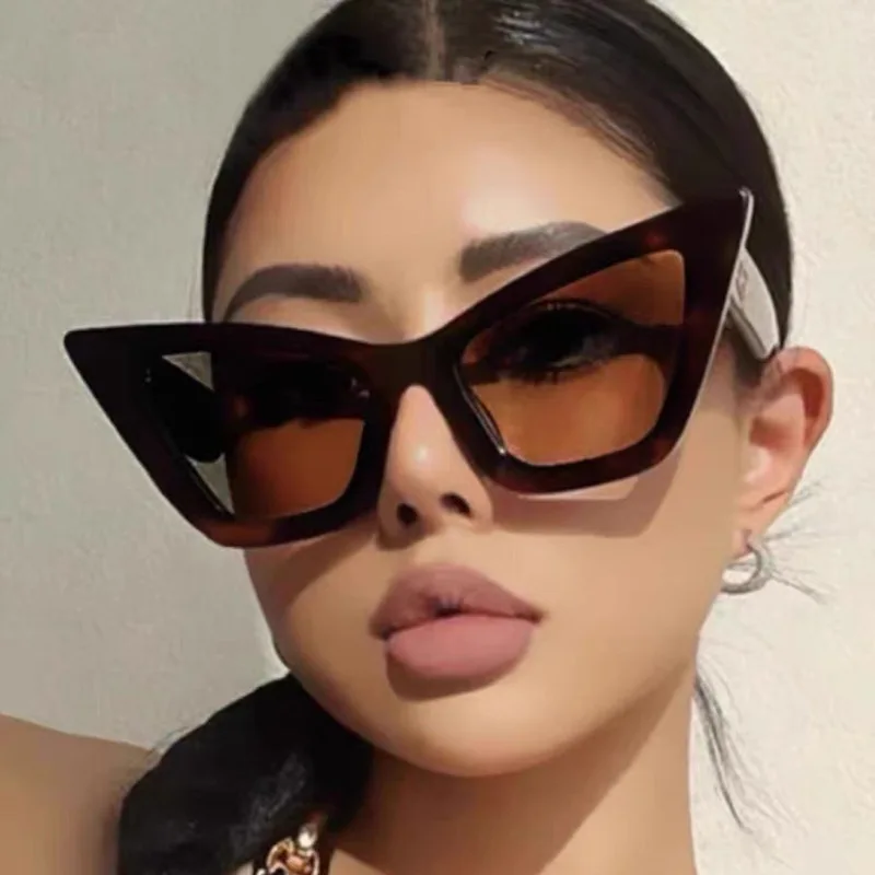 

2023 Latest Retro Oversize Frame Personality Sunglasses Hot Selling Unisex Promotion Fashion Sunglasses