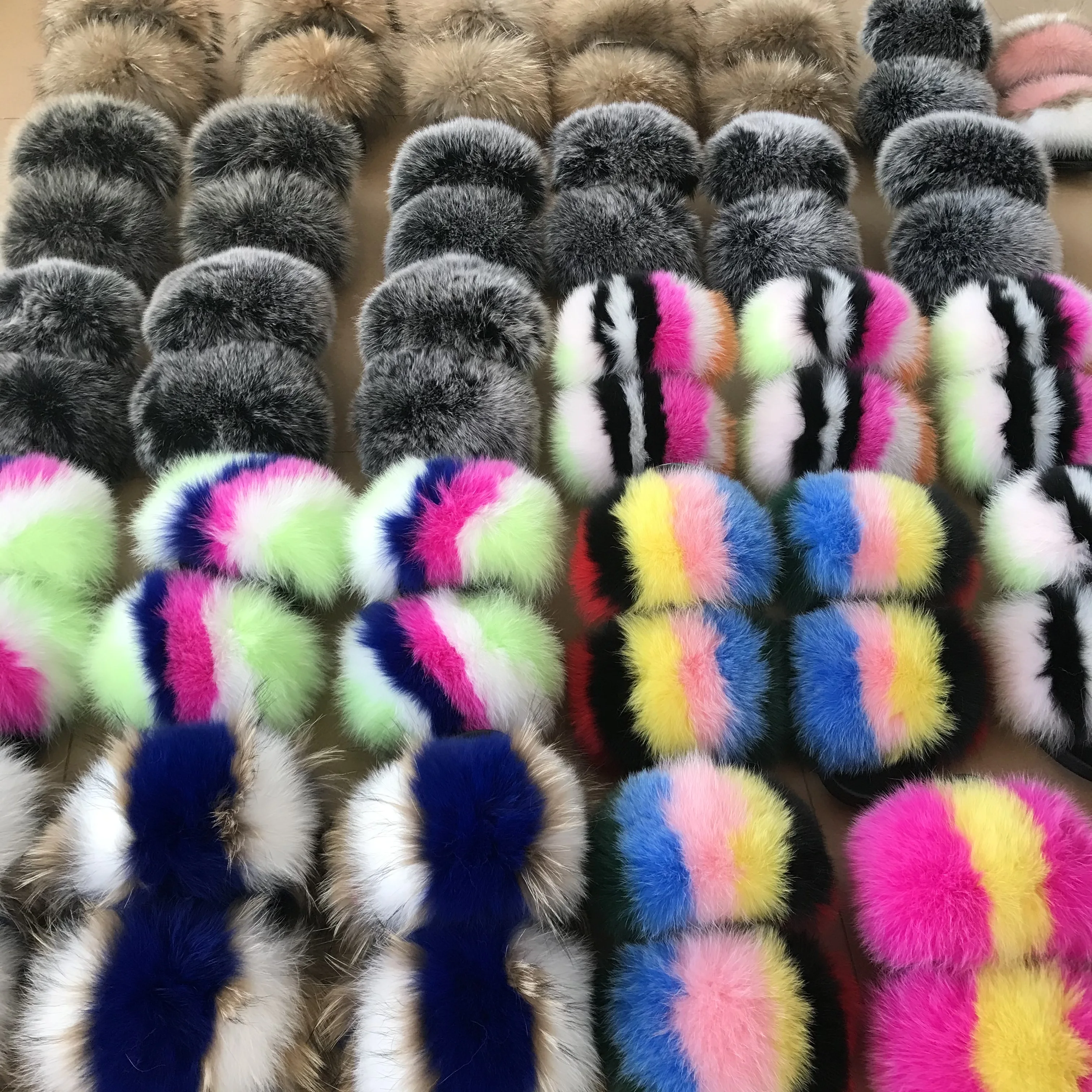 

2021 Hot sale Cheap Wholesale Big Raccoon Fur Slides, Customized color