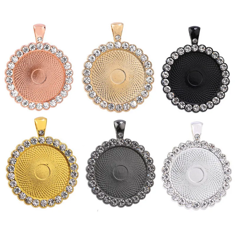 

Including chain,Circular Blanks Sublimation Pendants Necklaces For Hip Hop Bezel Rhinestone Pendant Base Trays With Glass, Picture shows