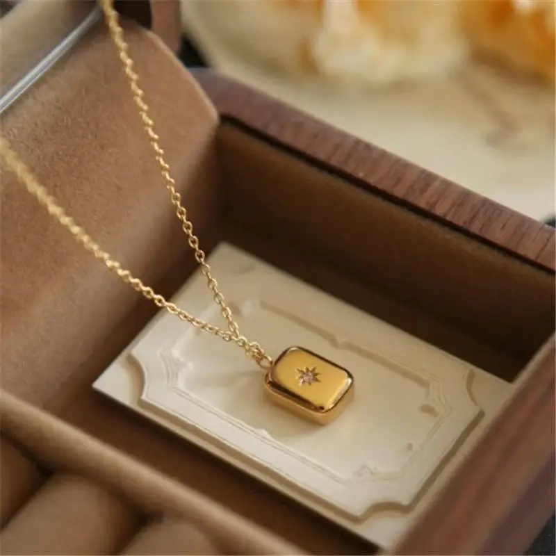 

Wholesale Fashion Women 18K Gold Plated Jewelry Drop Shape Square Zircon Necklace Pendants Clavicle Stainless Steel Necklace
