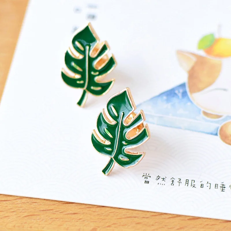 

Green Leaf Brooch Cardigan Pin Shawl Brooch Buckle Sweater Knitwear Lapel Pin For Women and Men For Jewelry gifts, Picture
